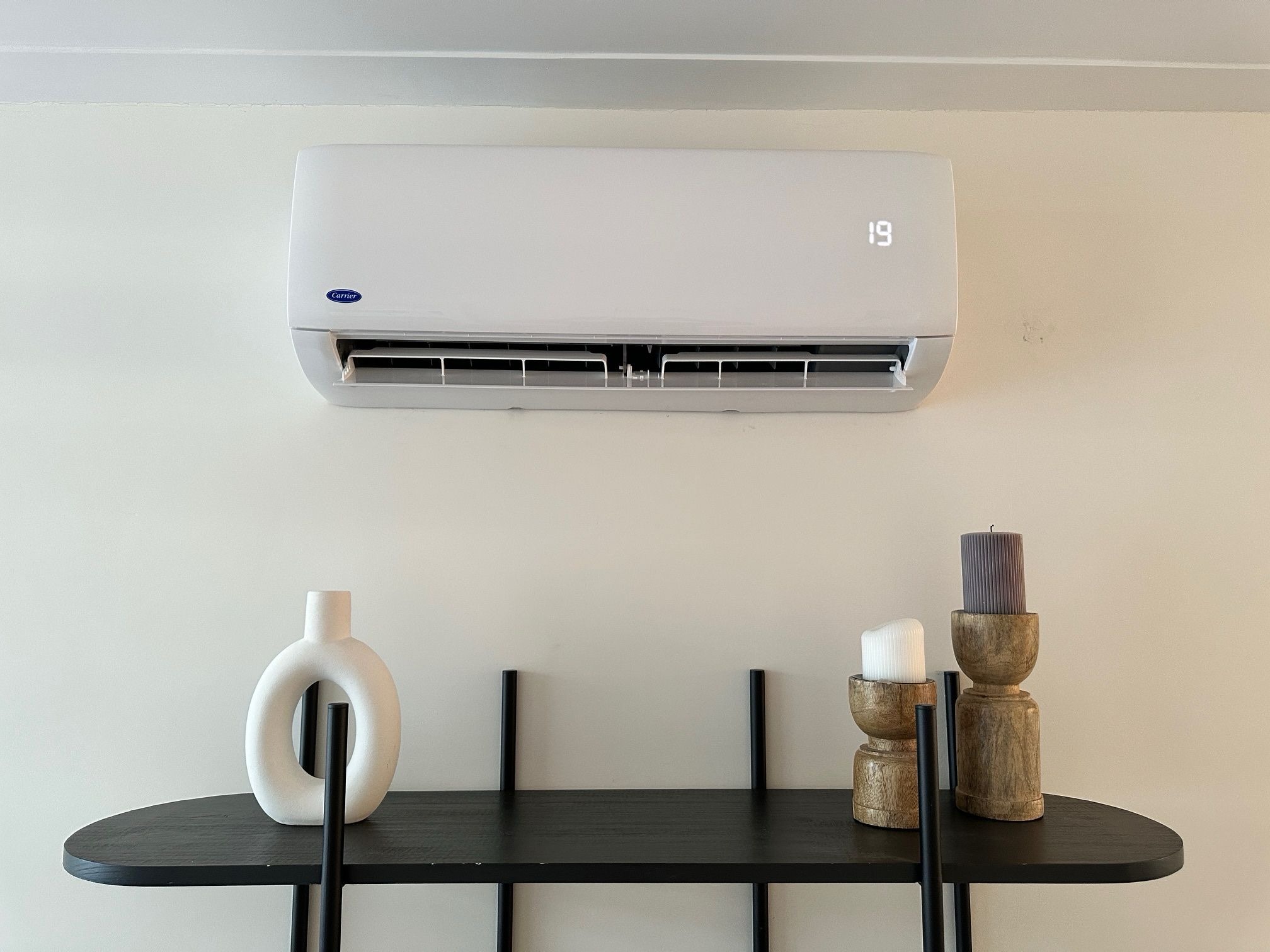 Carrier wandunit airco in woonkamer